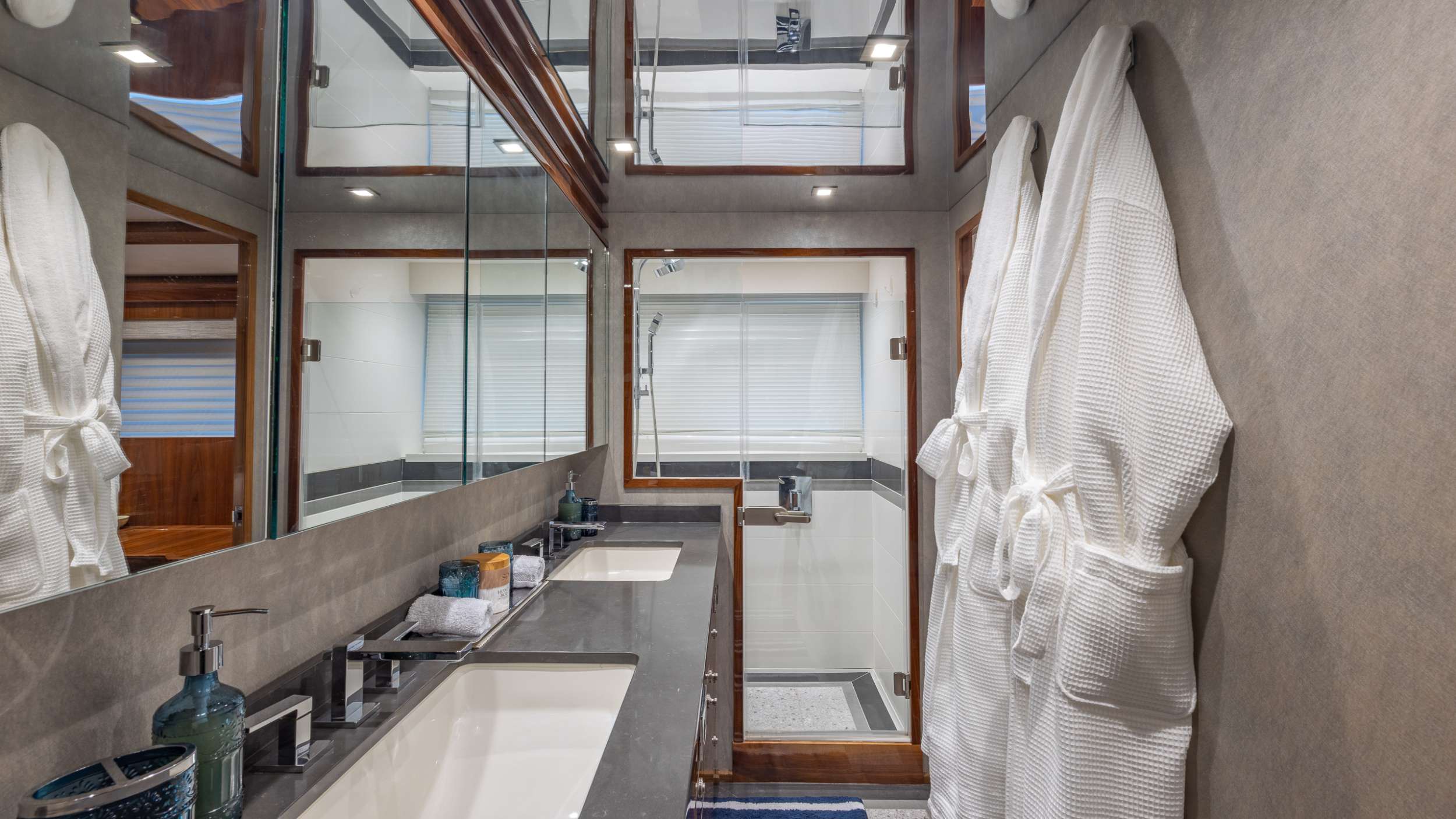 INDIGO Viking 93MY - VIP cabin 1 bathroom