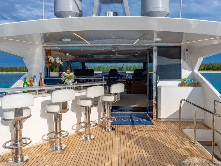 INDIGO Viking 93MY - sundeck bar INDIGO Viking 93MY - sundeck bar