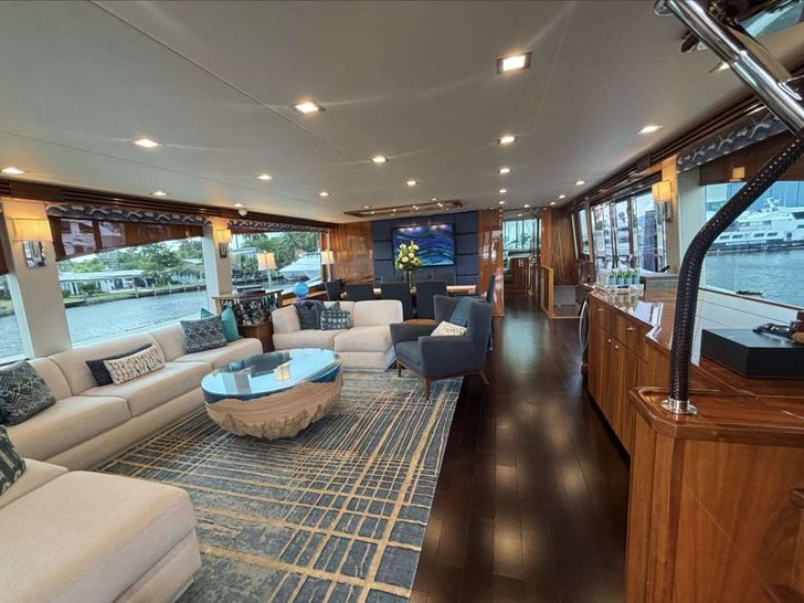 INDIGO Viking 93MY - main saloon INDIGO Viking 93MY - main saloon