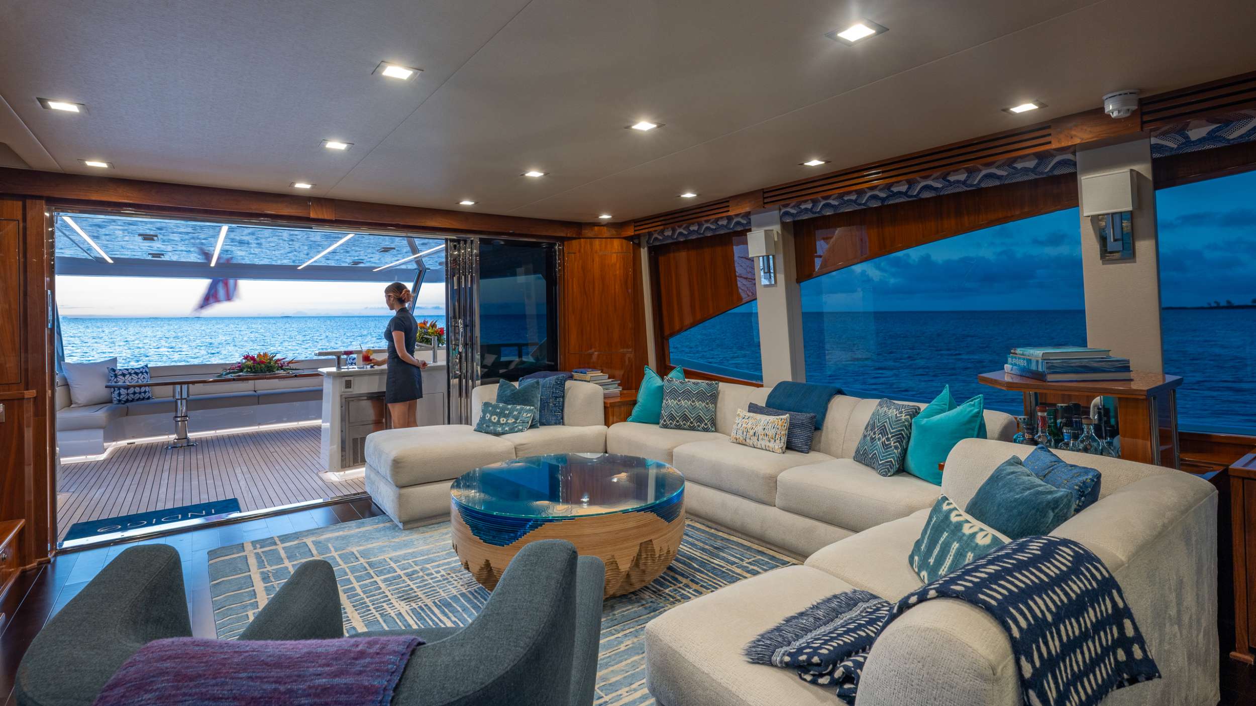 INDIGO Viking 93MY - saloon lounge