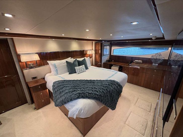 INDIGO Viking 93MY - master cabin INDIGO Viking 93MY - master cabin