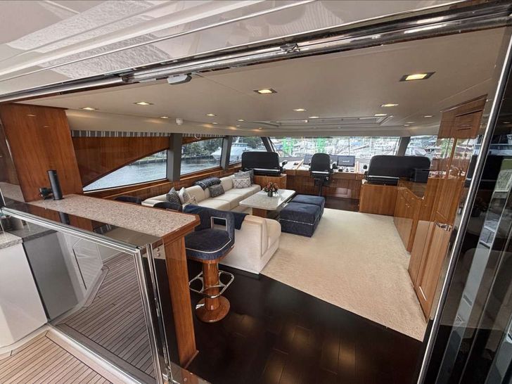 INDIGO Viking 93MY - flybridge INDIGO Viking 93MY - flybridge