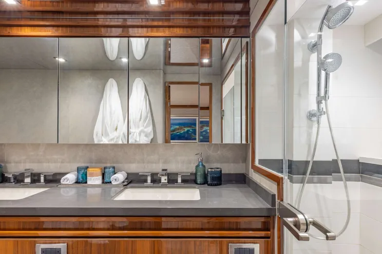 Charter Yacht INDIGO - Viking 93MY - 4 Cabins - Nassau - Exumas - Bahamas
