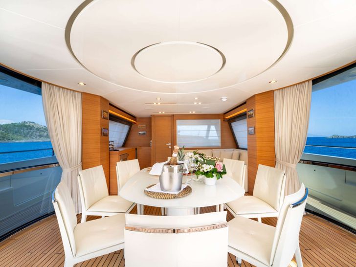 MILENA Custom Line Navetta 28 - sky deck dining MILENA Custom Line Navetta 28 - sky deck dining