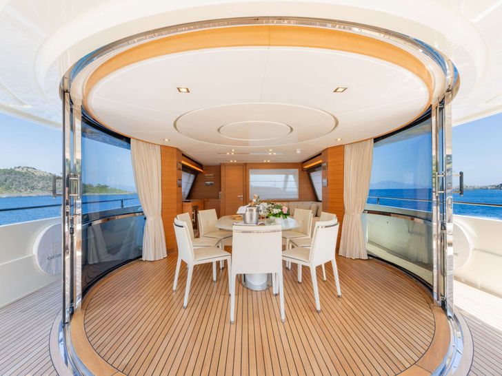 MILENA Custom Line Navetta 28 - sky deck MILENA Custom Line Navetta 28 - sky deck