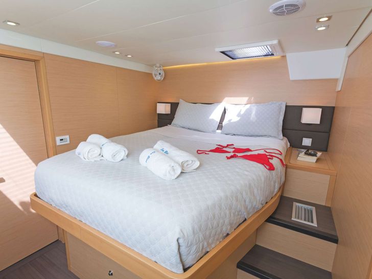 COOL BREEZE Lagoon 560 - VIP cabin COOL BREEZE Lagoon 560 - VIP cabin