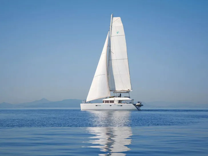 COOL BREEZE Lagoon 560 - sailing across the waterline COOL BREEZE Lagoon 560 - sailing across the waterline