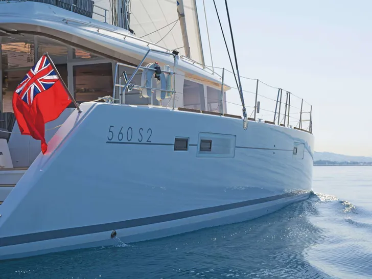 COOL BREEZE Lagoon 560 - side hull COOL BREEZE Lagoon 560 - side hull