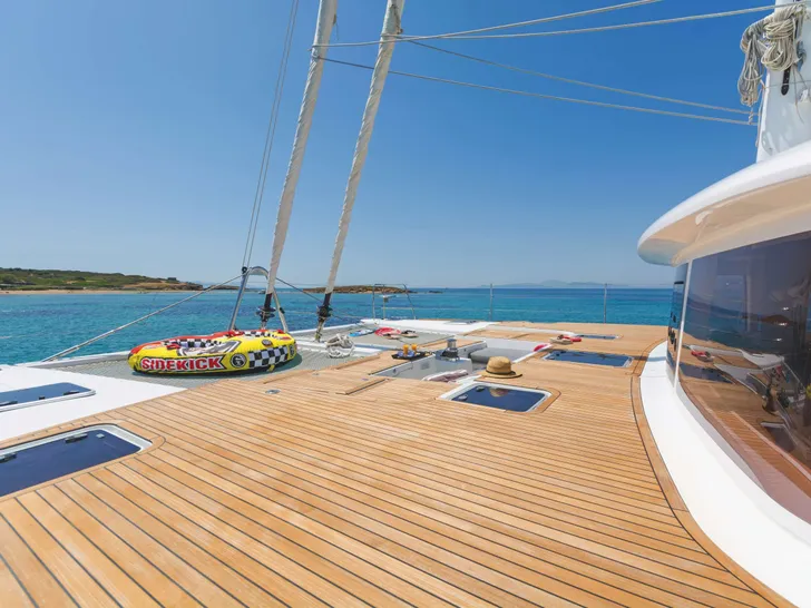 COOL BREEZE Lagoon 560 - foredeck COOL BREEZE Lagoon 560 - foredeck