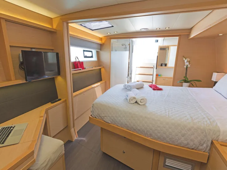 COOL BREEZE Lagoon 560 - master cabin COOL BREEZE Lagoon 560 - master cabin