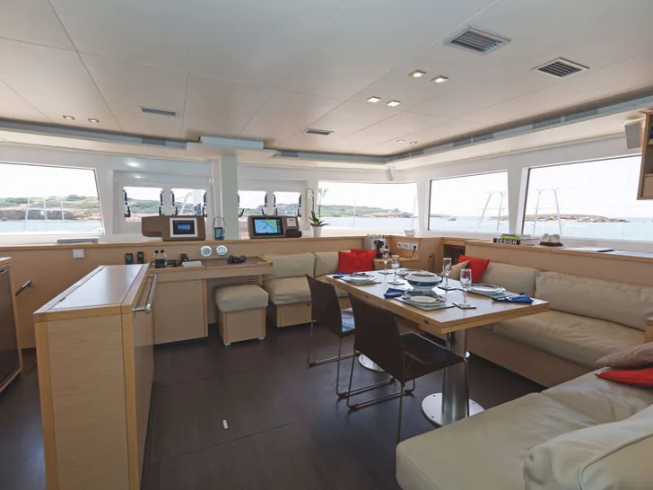 COOL BREEZE Lagoon 560 - saloon COOL BREEZE Lagoon 560 - saloon