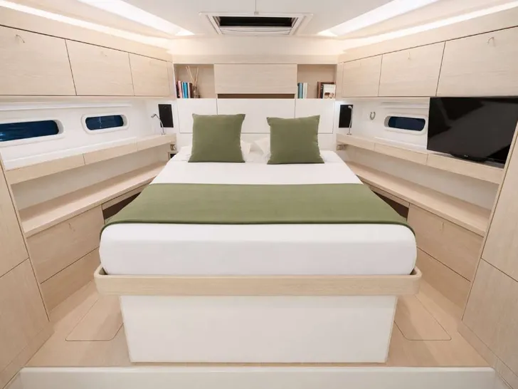 KIND OF BLUE Hanse 575 - master cabin KIND OF BLUE Hanse 575 - master cabin