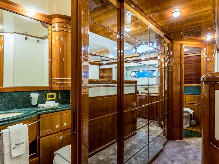 MISS KATARIINA Ferretti 880 - master cabin bathroom MISS KATARIINA Ferretti 880 - master cabin bathroom