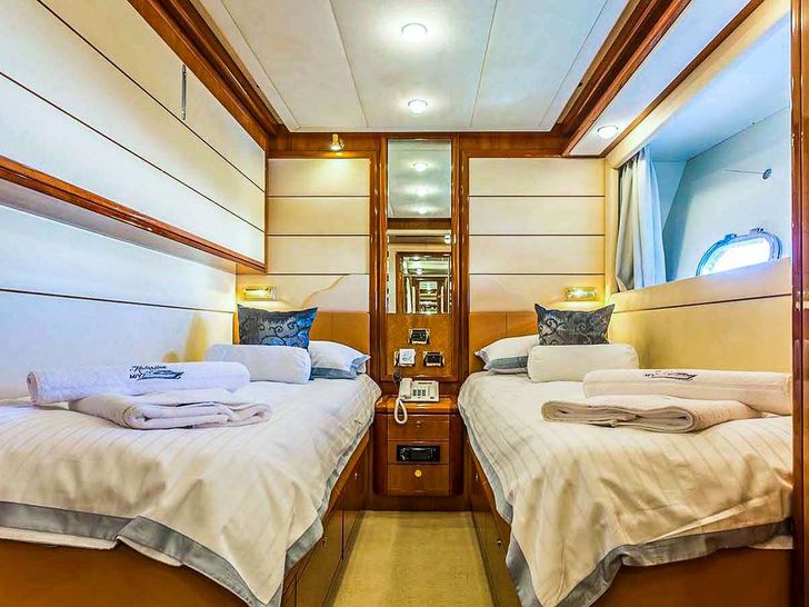 MISS KATARIINA Ferretti 880 - twin cabin 1 MISS KATARIINA Ferretti 880 - twin cabin 1