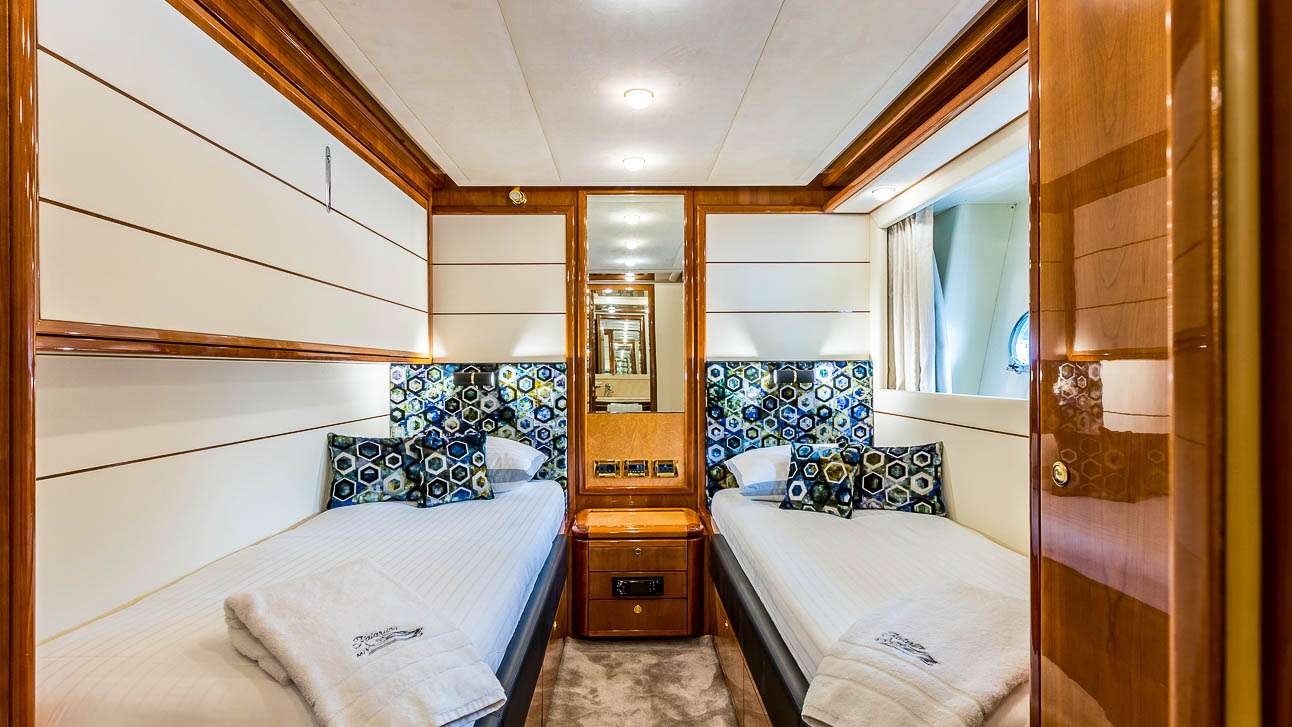 MISS KATARIINA Ferretti 880 - twin cabin 2
