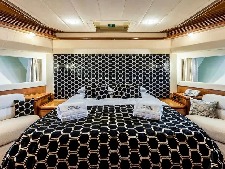 MISS KATARIINA Ferretti 880 - VIP cabin MISS KATARIINA Ferretti 880 - VIP cabin