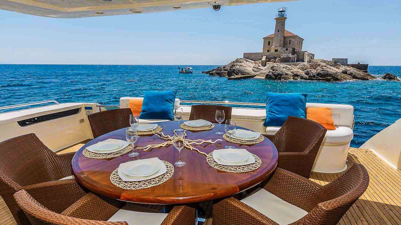 MISS KATARIINA Ferretti 880 - aft deck alfresco dining set up
