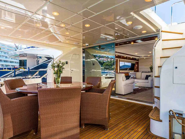 MISS KATARIINA Ferretti 880 - aft deck MISS KATARIINA Ferretti 880 - aft deck