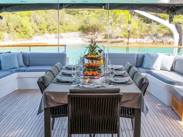 SAN LIMI Yener 34m - alfresco dining area SAN LIMI Yener 34m - alfresco dining area