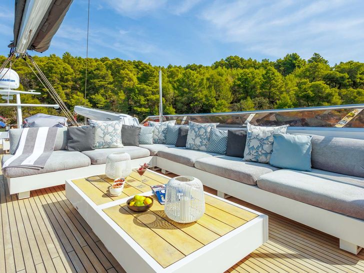 SAN LIMI Yener 34m - alfresco lounge SAN LIMI Yener 34m - alfresco lounge