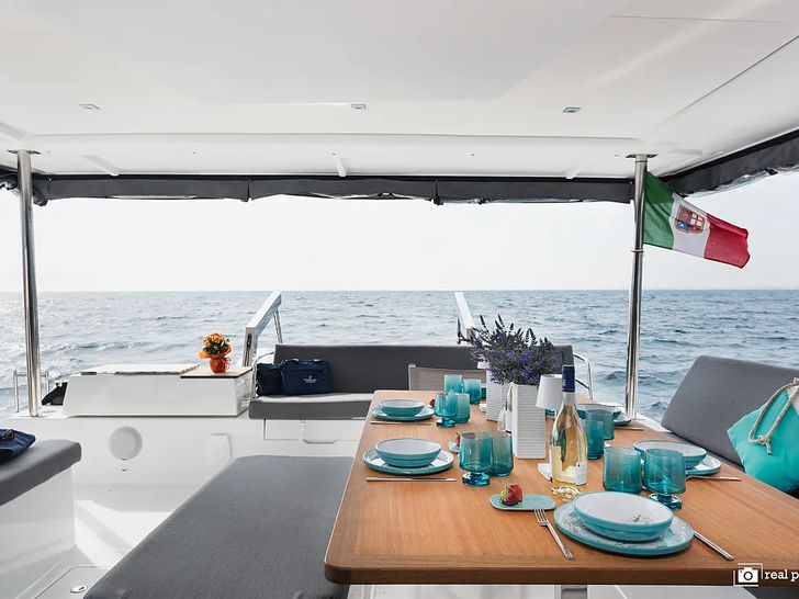 PAPA CHARLIE Fountaine Pajot Aura 51 - aft deck PAPA CHARLIE Fountaine Pajot Aura 51 - aft deck