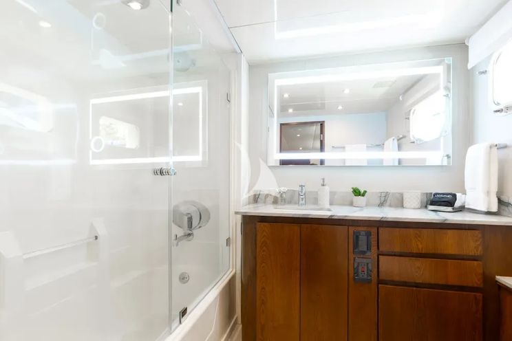 Charter Yacht A PLACE IN THE SUN - Broward 100 - 5 Cabins - Nassau - Exumas - Bahamas