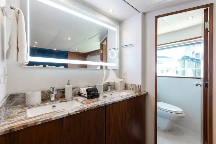 Charter Yacht A PLACE IN THE SUN - Broward 100 - 5 Cabins - Nassau - Exumas - Bahamas