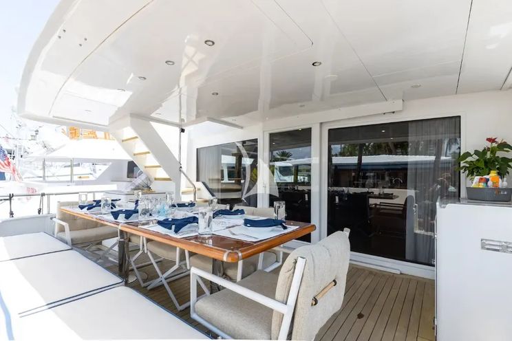 Charter Yacht A PLACE IN THE SUN - Broward 100 - 5 Cabins - Nassau - Exumas - Bahamas