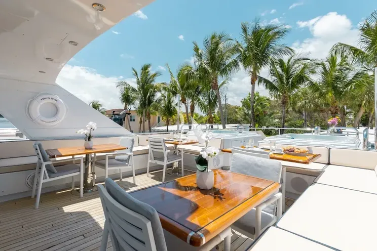 Charter Yacht A PLACE IN THE SUN - Broward 100 - 5 Cabins - Nassau - Exumas - Bahamas