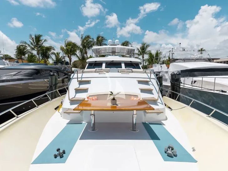 A PLACE IN THE SUN Broward 100 foredeck A PLACE IN THE SUN Broward 100 foredeck