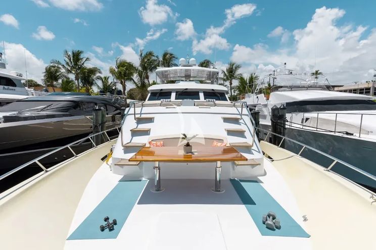 Charter Yacht A PLACE IN THE SUN - Broward 100 - 5 Cabins - Nassau - Exumas - Bahamas