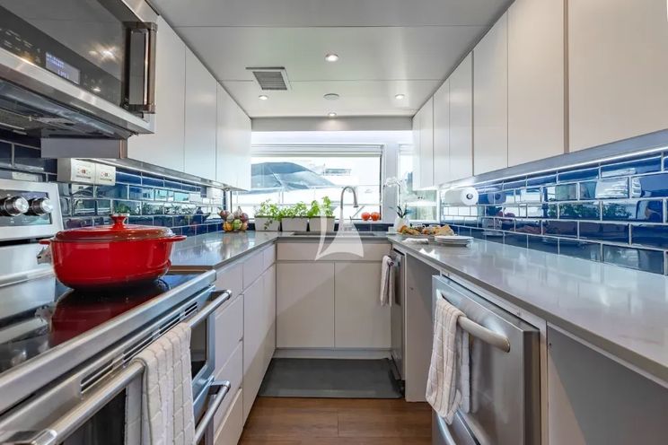 Charter Yacht A PLACE IN THE SUN - Broward 100 - 5 Cabins - Nassau - Exumas - Bahamas