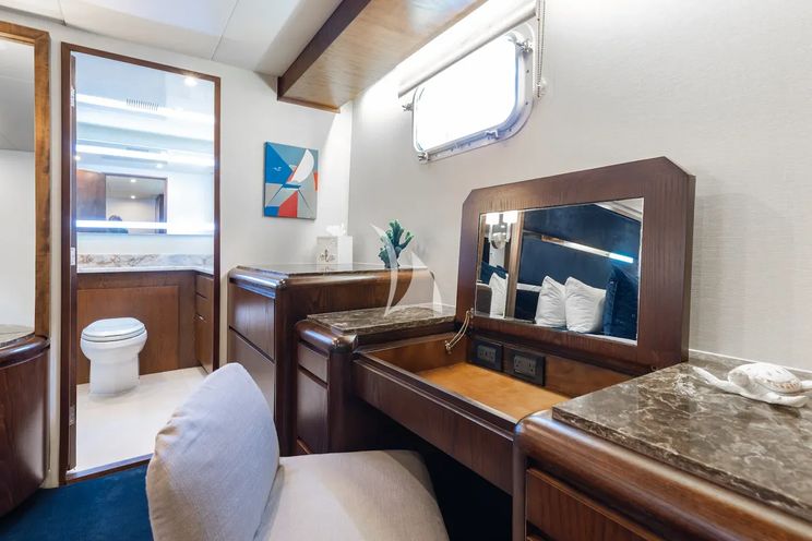 Charter Yacht A PLACE IN THE SUN - Broward 100 - 5 Cabins - Nassau - Exumas - Bahamas