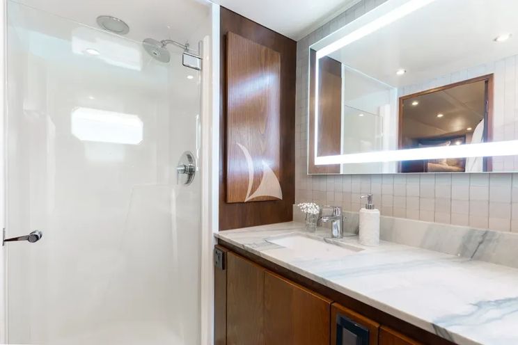 Charter Yacht A PLACE IN THE SUN - Broward 100 - 5 Cabins - Nassau - Exumas - Bahamas