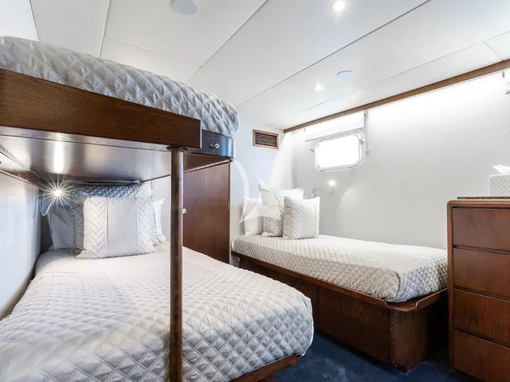 A PLACE IN THE SUN Broward 100 triple cabin 1 A PLACE IN THE SUN Broward 100 triple cabin 1