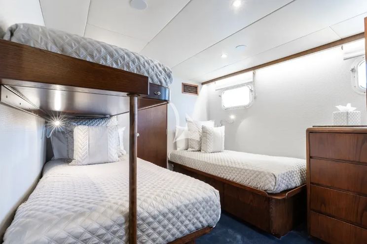 Charter Yacht A PLACE IN THE SUN - Broward 100 - 5 Cabins - Nassau - Exumas - Bahamas