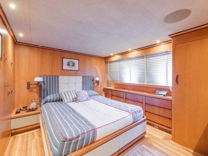 A TOO Yacht Double Cabin