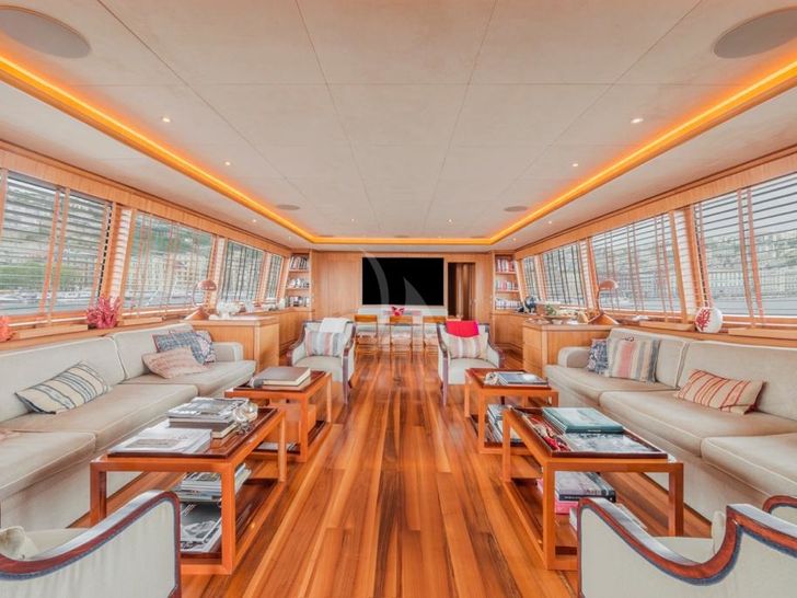 A TOO Yacht Saloon A TOO Yacht Saloon