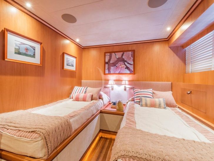 A TOO Yacht Twin A TOO Yacht Twin
