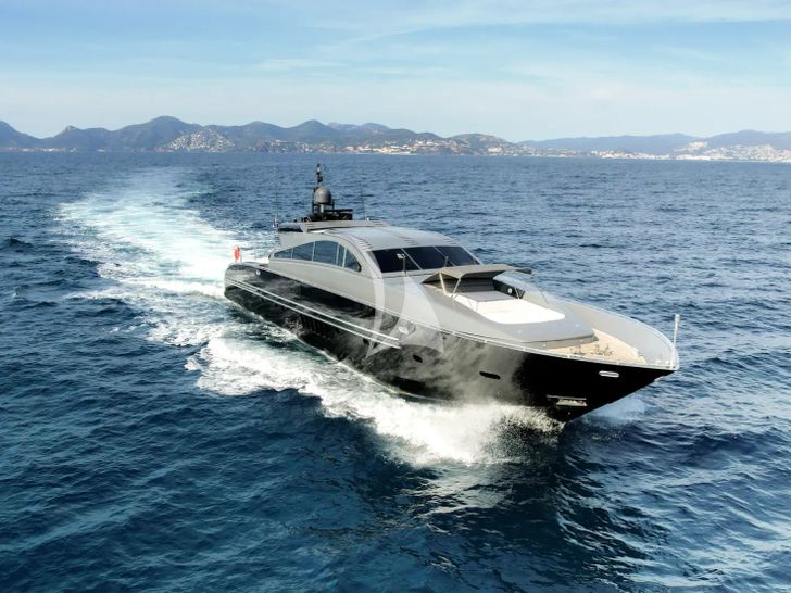 A4 Leopard Arno 27 - cruising bow view A4 Leopard Arno 27 - cruising bow view