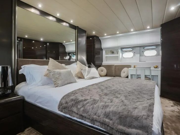A4 Leopard Arno 27 - master cabin A4 Leopard Arno 27 - master cabin