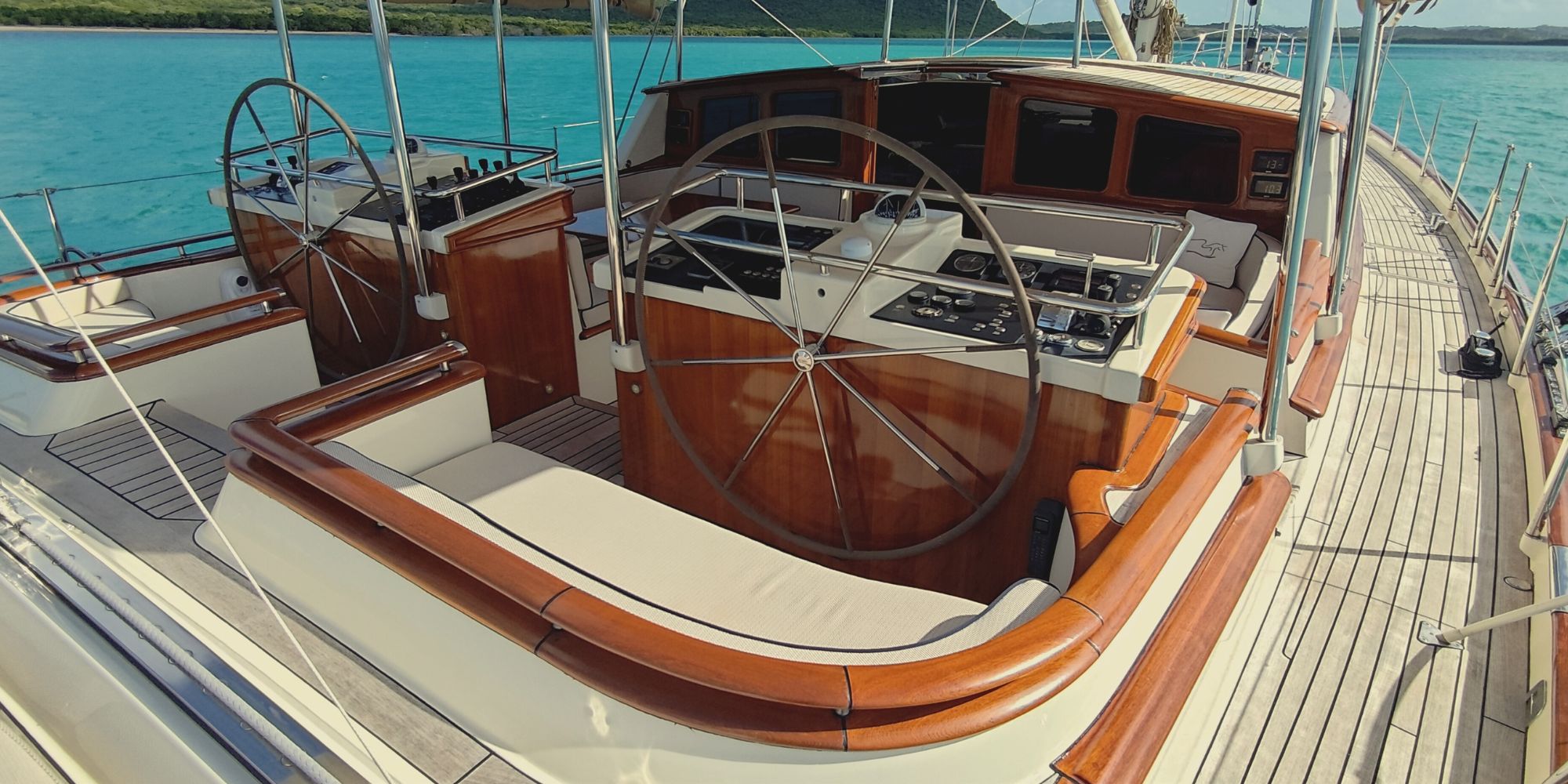 Charter Yacht ABUNDANCE - Alloy 104 - 3 Cabins - Panarea - Moorea - Tahiti - French Polynesia
