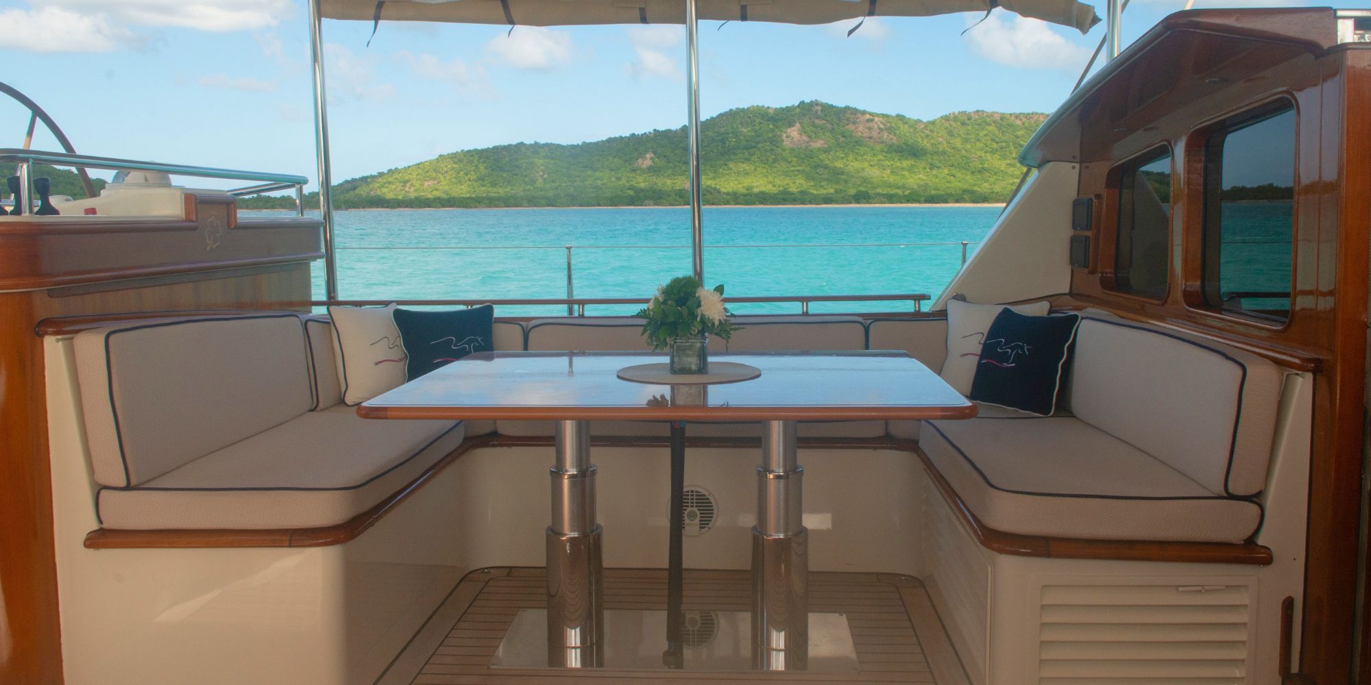 Charter Yacht ABUNDANCE - Alloy 104 - 3 Cabins - Panarea - Moorea - Tahiti - French Polynesia