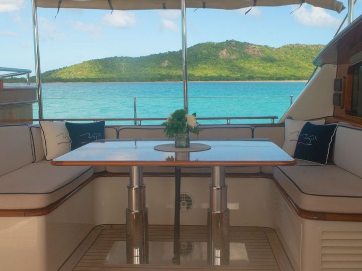 ABUNDANCE Alloy 104 - dining lounge ABUNDANCE Alloy 104 - dining lounge