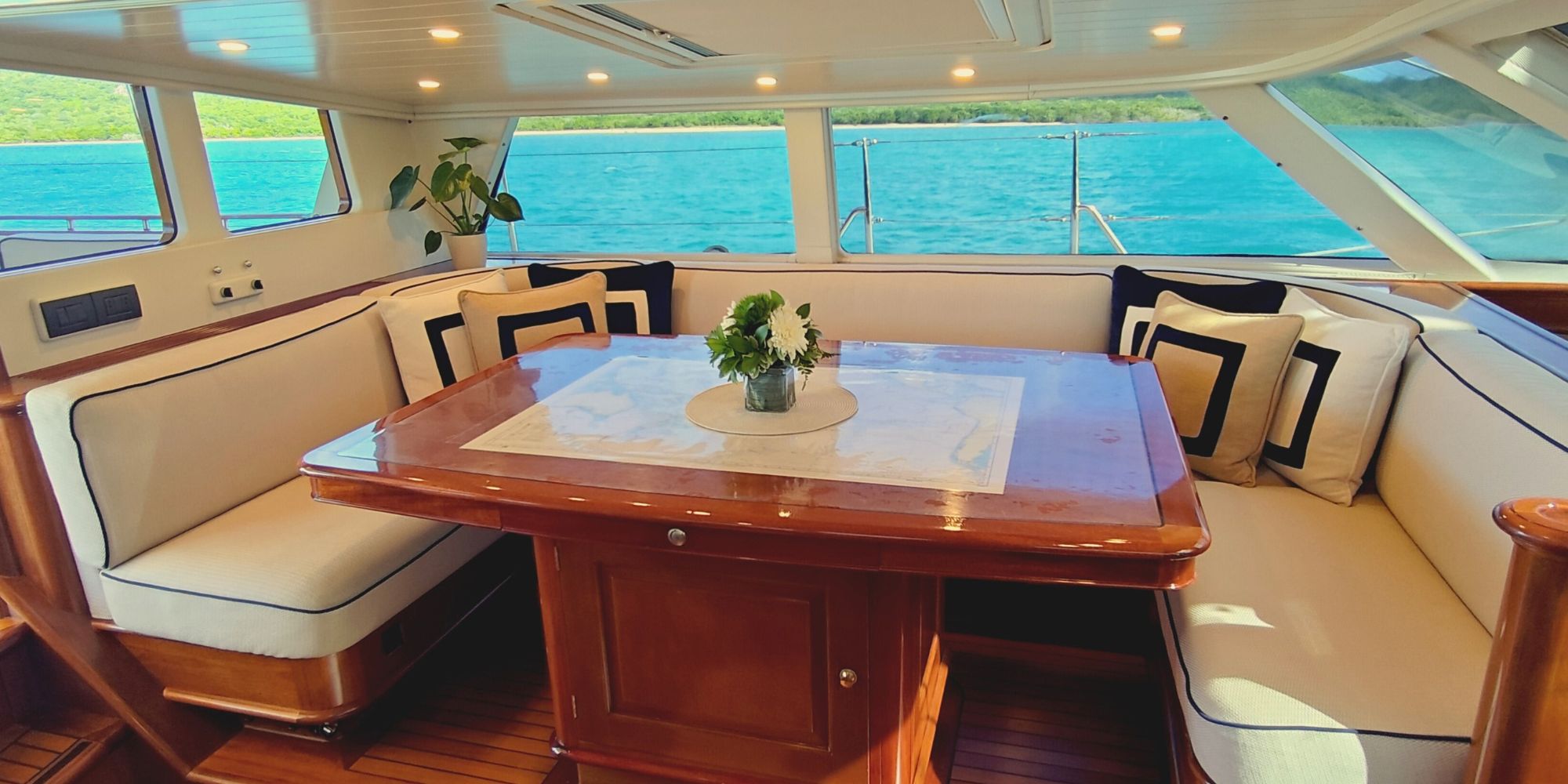 Charter Yacht ABUNDANCE - Alloy 104 - 3 Cabins - Panarea - Moorea - Tahiti - French Polynesia