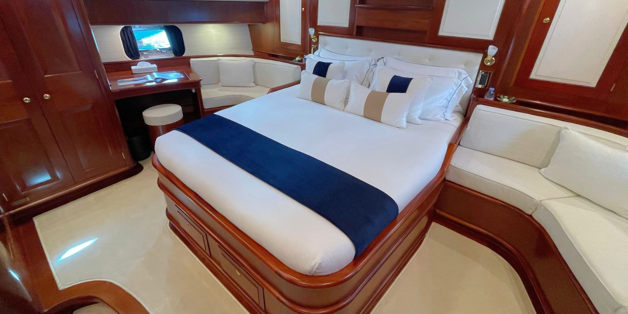 Charter Yacht ABUNDANCE - Alloy 104 - 3 Cabins - Panarea - Moorea - Tahiti - French Polynesia