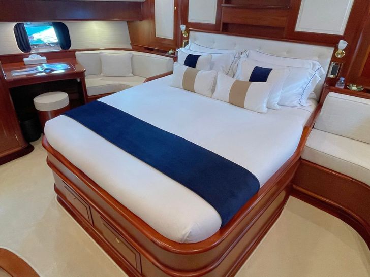 ABUNDANCE Alloy 104 - master cabin ABUNDANCE Alloy 104 - master cabin