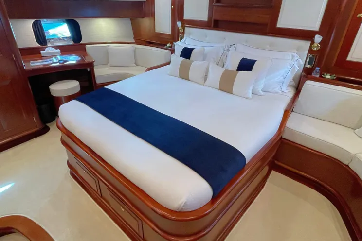 Charter Yacht ABUNDANCE - Alloy 104 - 3 Cabins - Panarea - Moorea - Tahiti - French Polynesia