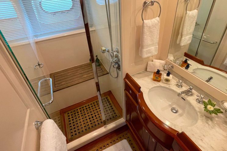 Charter Yacht ABUNDANCE - Alloy 104 - 3 Cabins - Panarea - Moorea - Tahiti - French Polynesia