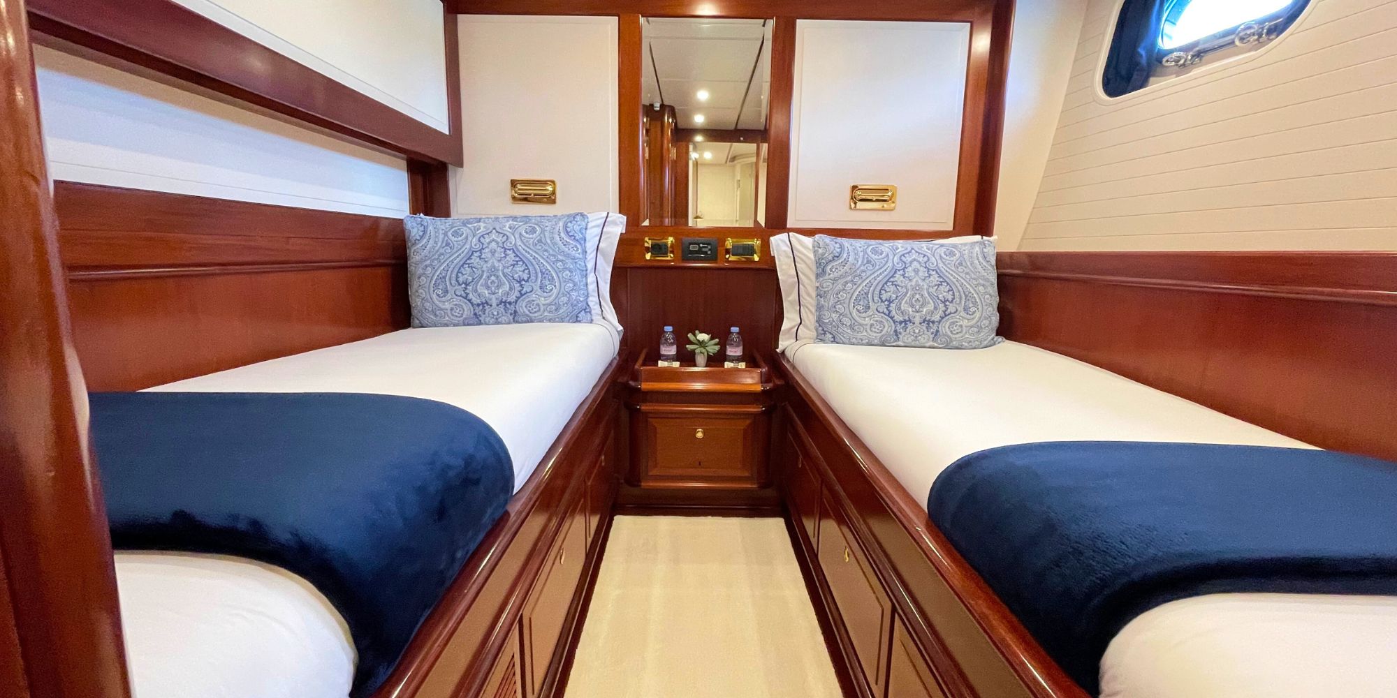Charter Yacht ABUNDANCE - Alloy 104 - 3 Cabins - Panarea - Moorea - Tahiti - French Polynesia